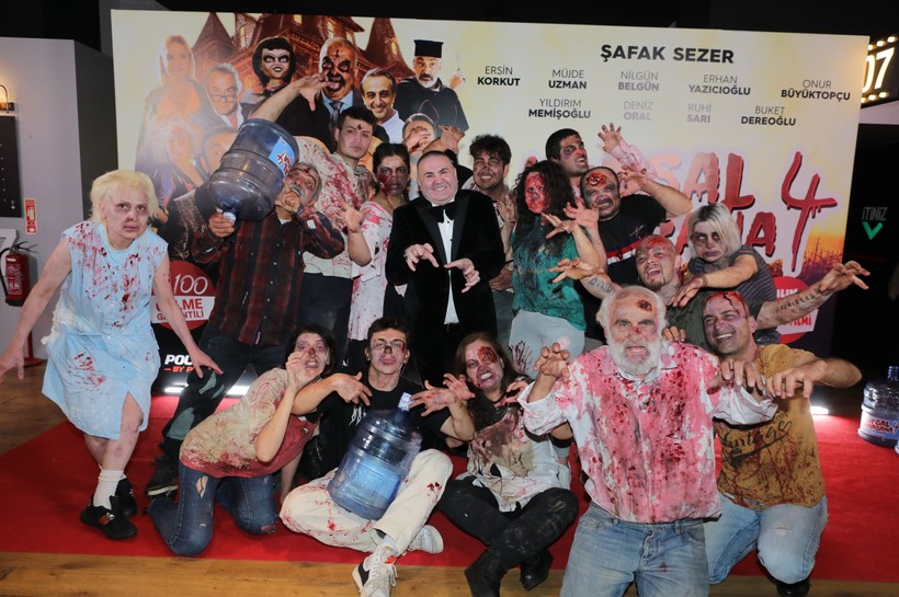 bulent ersoy kutsal damacana 5 zombi filminin galasina zombi olarak geldi 0