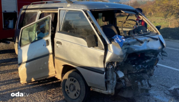 muglada korkunc kaza minibusle carpisti HSWbwPlw
