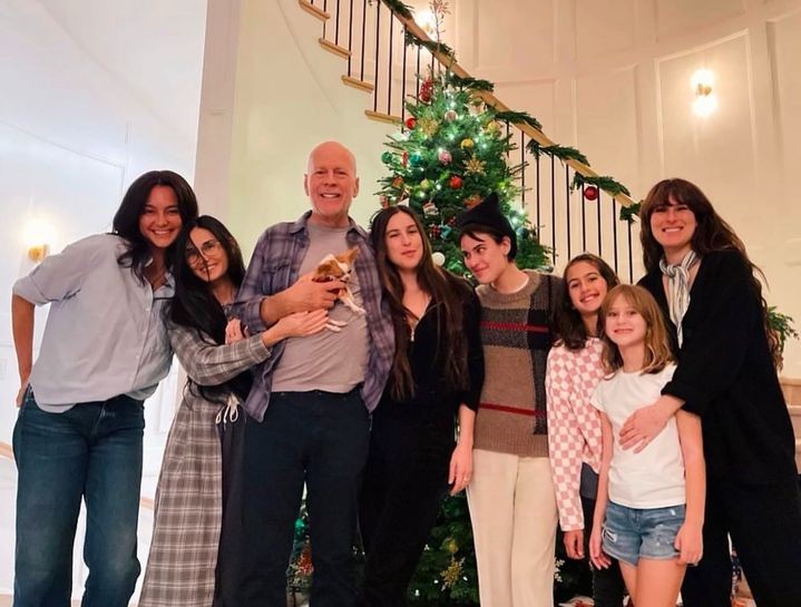 bruce willis aracindan inip polislerle tokalasti hayranlari duygulandi 3 abuz1ine