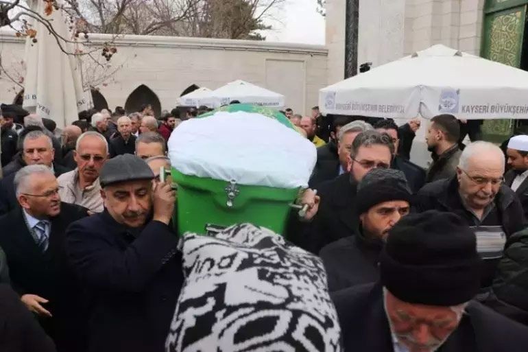 kartalkayada hayatini kaybedenler topraga verildi 6 ciItRICp