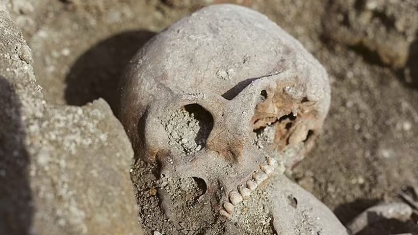 15 yuzyila ait basi kesilmis vampir kalintilari bulundu 2 arhJR6h5