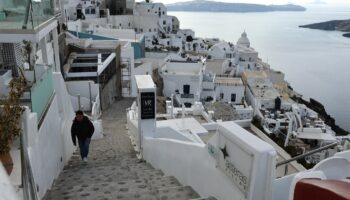9 bin kisi terk etti santorini hayalet adaya dondu Q7BAPlkT