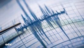ege denizinde 45 buyuklugunde deprem CPlriYAR