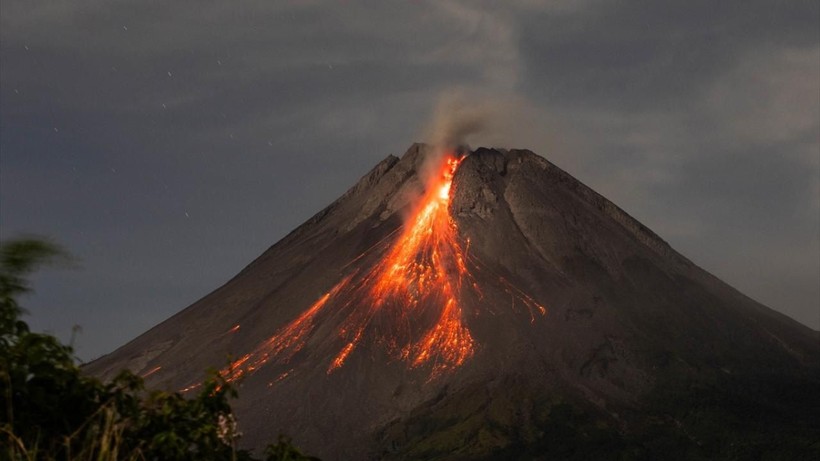 endonezyada bulunan semeru yanardaginda patlama meydana geldi 0 lPDQMgfd