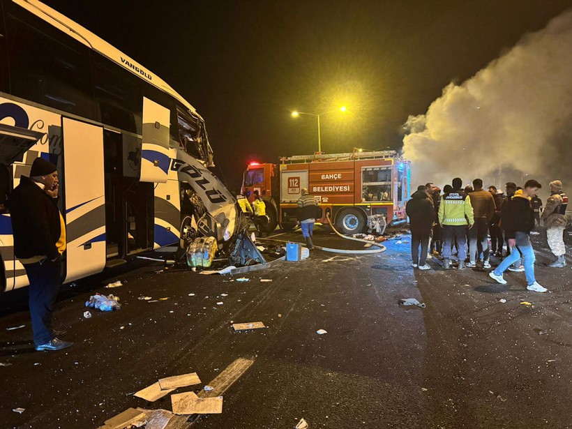 gaziantepte feci kaza olu ve yaralilar var 2 f7KGZ7Gr