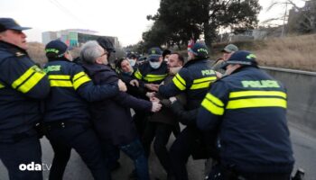 gurcistanda ortalik karisti polisten sert mudahale mduxDpcf