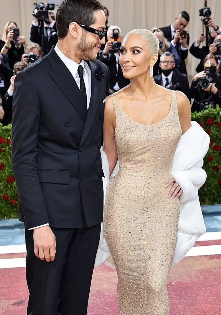 kim kardashian dorduncu kez gelin oldu 3 ilP6Y7IM