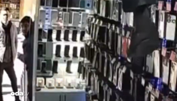 tavan coktu bacak gorundu saskinlikla izlediler s9REZi97