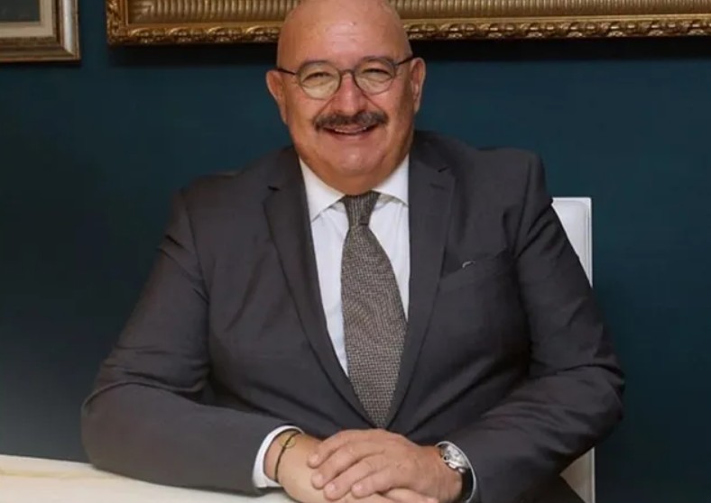 unlu is insanina adile sultan sarayindan kirk mevlidi 0 Xmmh5vZM