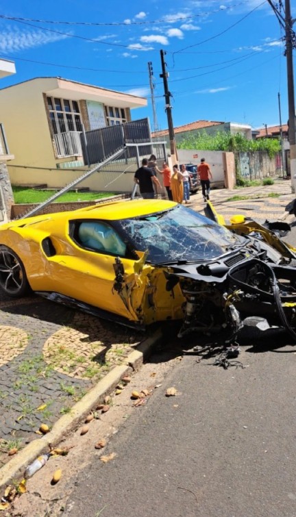50 milyonluk ferrariyi boyle perte cikardi 0 OXr7NfVm