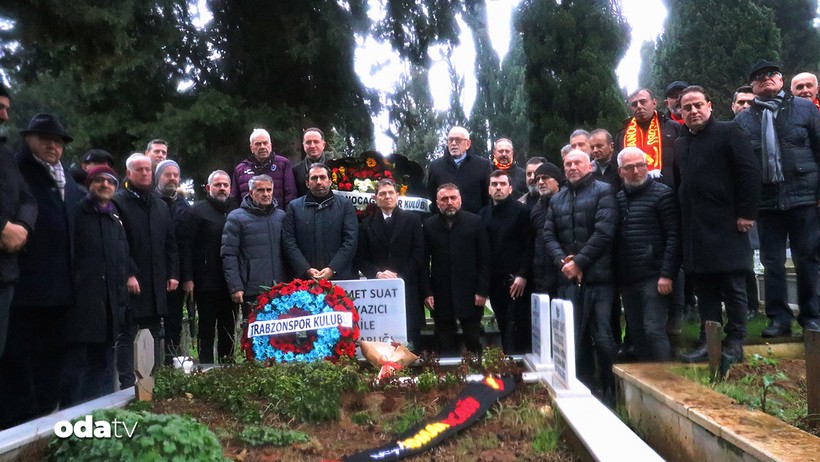 ahmet suat ozyazici mezari basinda anildi 0 46ZD2fmT