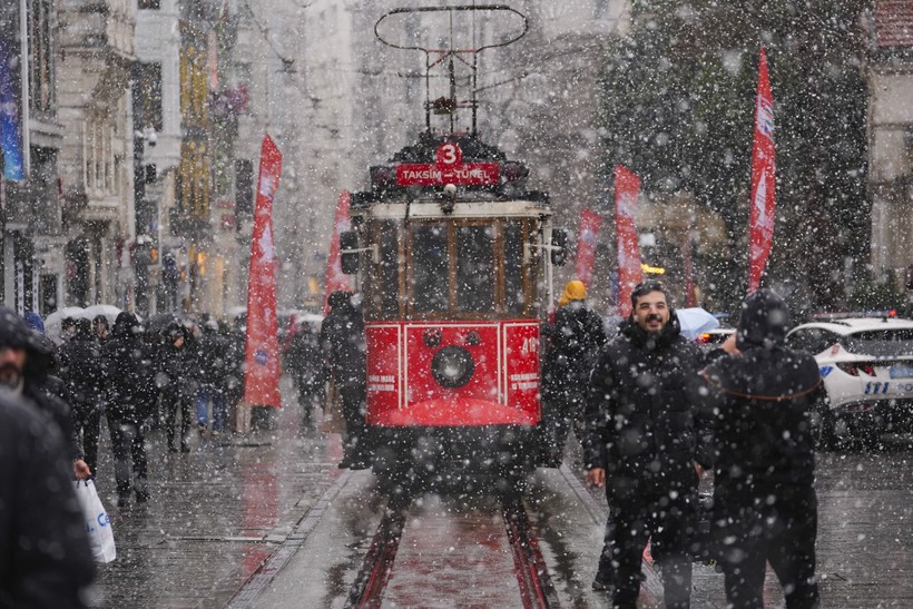 akomdan uyari istanbul beyaza burundu 12 72BFKSY4