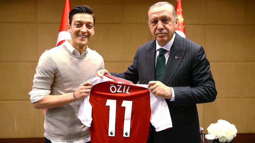 akpli mesut ozilden ilk yorum sevdamiz davamiz belli 2 SvjwhB3K