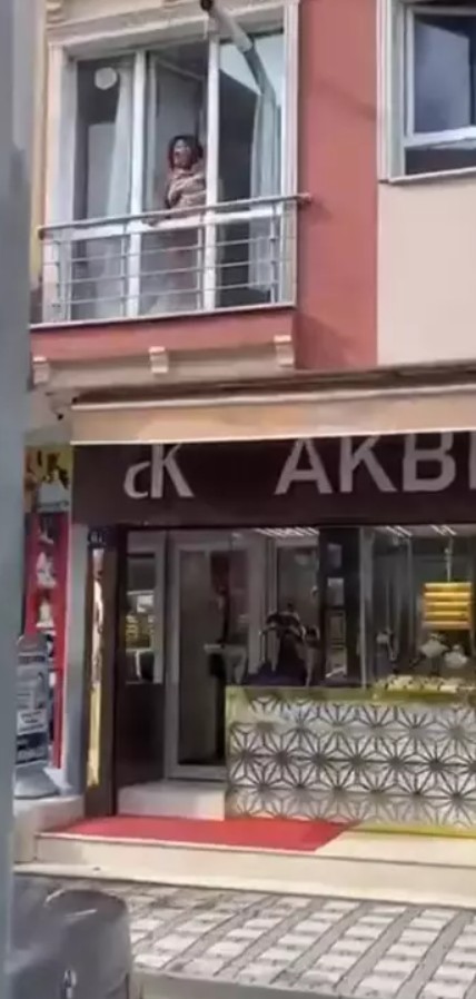 ankarada vahset cama cikip yardim istedi 2 i8FZ3kyL