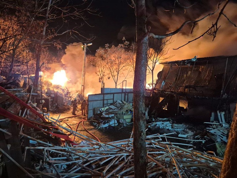 avcilarda korkutan yangin devam ediyor 0 NFJY1qeE