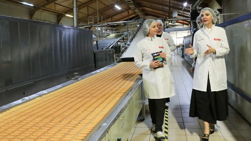 bebe biskuvisinin reklam yuzuydu artik yonetici 1