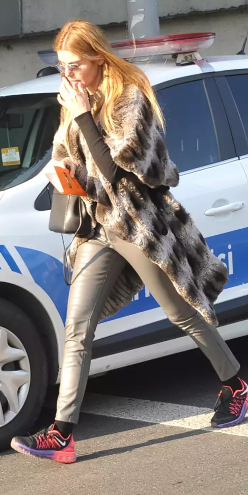 bir donemin unlu mankeniydi otoparkta teror estirdi 2 AOmZtZMt