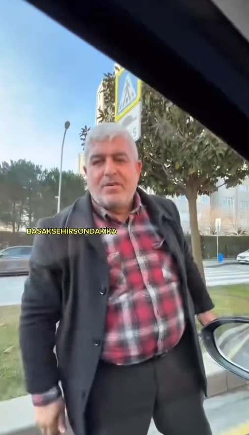 bir gunde iki trafik kavgasi biri tukurdu biri yakasina yapisti 3 CNH27YK3
