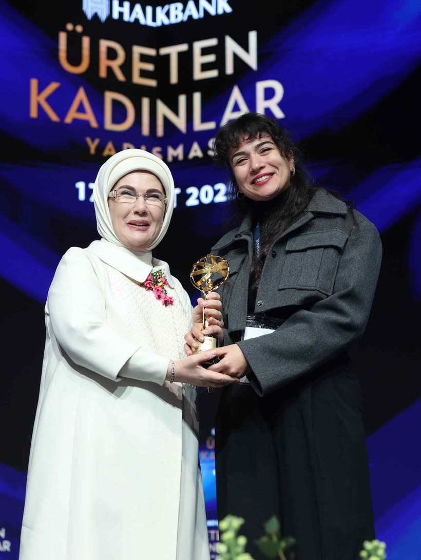 emine erdogan fahriye evcen acelya akkoyun ve azra akin ile bir araya geldi 1 FHbJ4FYu