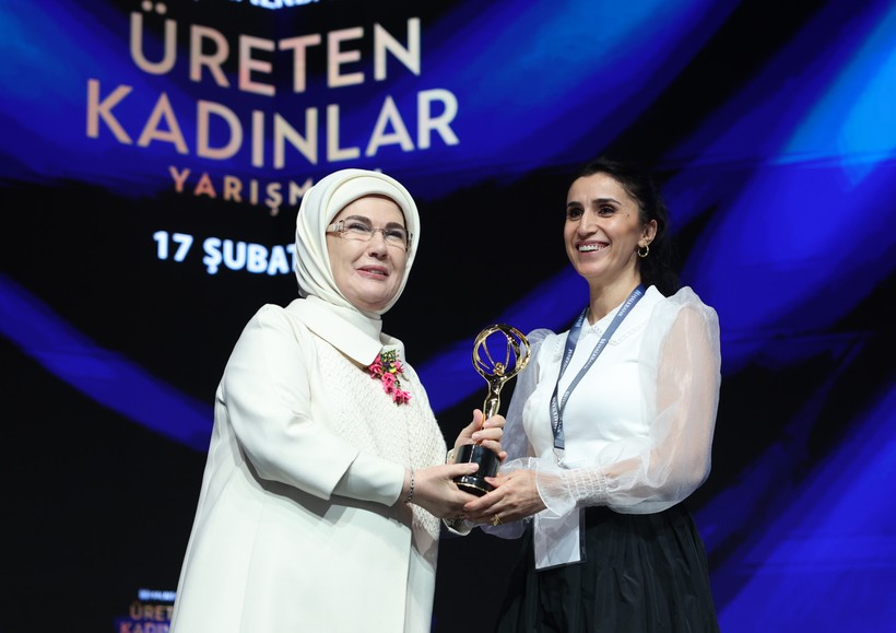 emine erdogan fahriye evcen acelya akkoyun ve azra akin ile bir araya geldi 2 m3pntWXB