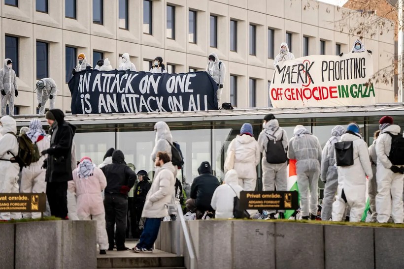greta thunberg ve aktivistlere polisten coplu mudahale filistin soykirimini durdurun 1 vMQpcQ9P