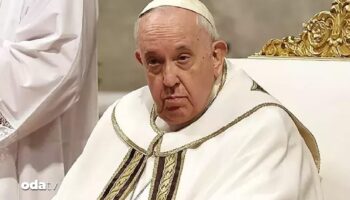 hastaneye kaldirilmisti papa franciscus pazar duasina katilmayacak ExjF4Z6c