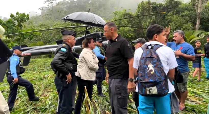 havada panik honduras devlet baskani xiomara castro helikopterde olumden dondu 5 3Ku3frUG