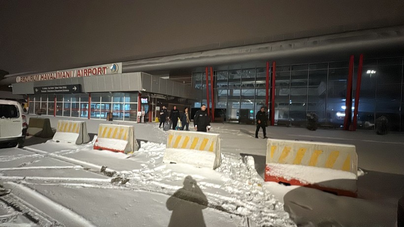 havada panik pilot erzuruma indi sebebi sasirtti 4 m4YDTIXR