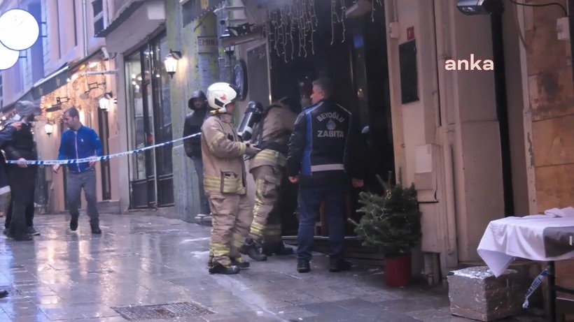 istiklal caddesinde yangin panigi yagdan dolayi cikti 0 qzrTvJet
