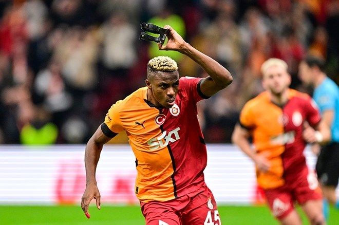 italyadan victor osimhen bombasi 4