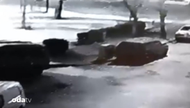 izmirde kamyonet kundaklandi o anlar saniye saniye kaydedildi hjxAWvbW