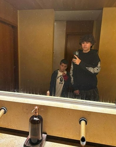 kardashian ailesinden yeni skandal 15 yasindaki torunun baba oldugu iddia edildi 4 EhgNAiLZ