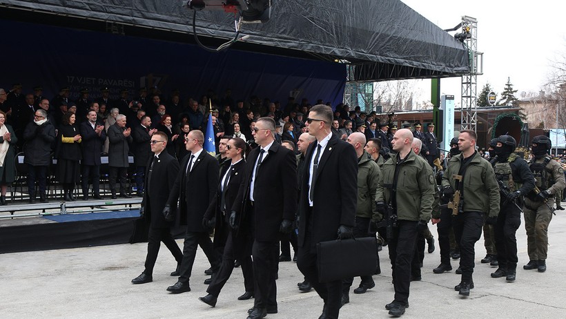 kosova bagimsizliginin 17 yildonumu bush meydaninda kutlandi 1