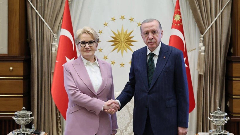 meral aksenerin yeni imaji 1 5Z6Y4jPw
