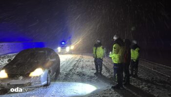 mus bingol kara yolunda mahsur kalanlar kurtarildi aLehemd5