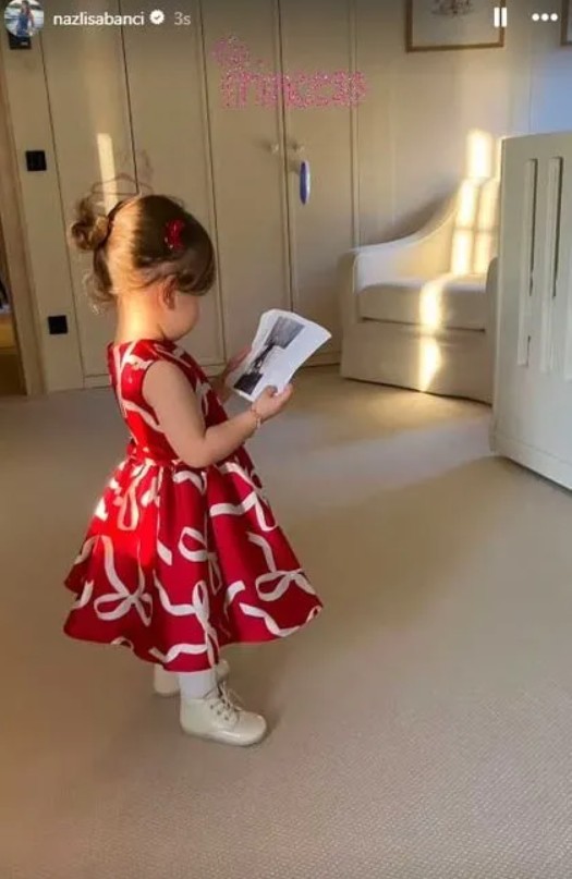 nazli sabancinin gozu baskasini gormuyor kiziyla paylasim geldi 4 KBKR4q5a