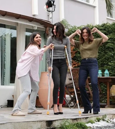 nesrin cavadzade hastanelik oldu koltuk degnegiyle yuruyor 4 dDMTyDtk