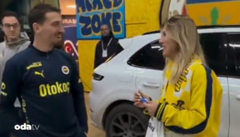 onlarca taraftarin arasinda tek basinaydi mert hakanin surpriz konugu IJGBt9Eg