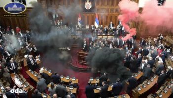 ortalik karisti meclise sis bombasi WFHChri4