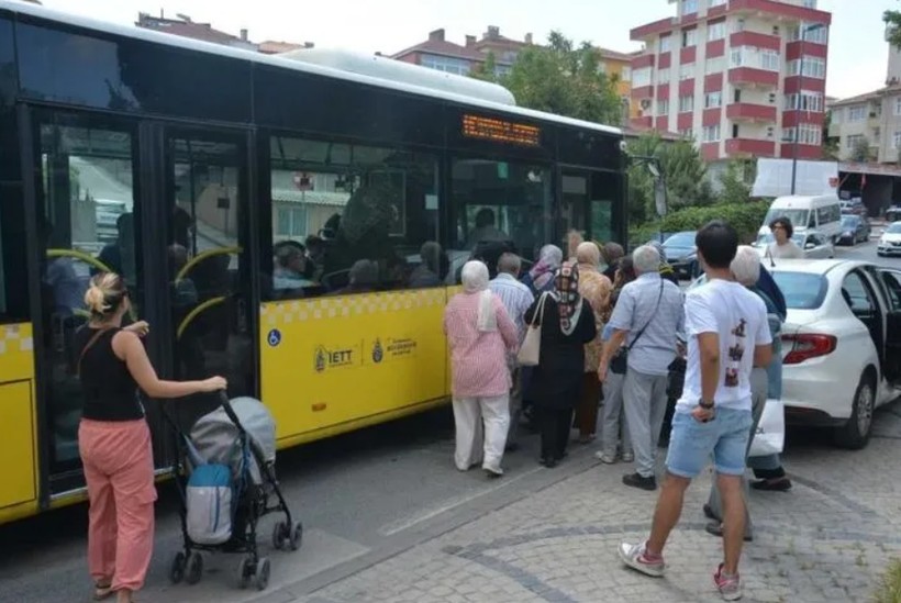 toplu tasimada skandal genc kadinin fotograflarini cekerken yakalandi 2 S3mIfHu1