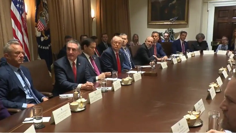 trump ilk kabine toplantisini dualarla acti 0 vK5KaaqA