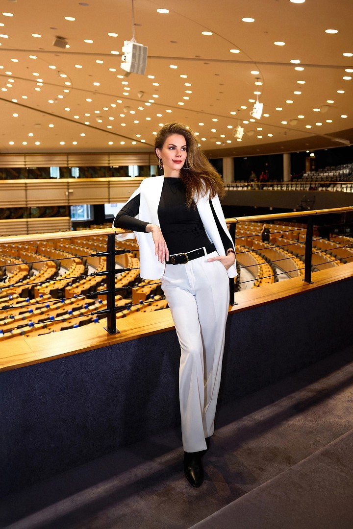 tulin sahin avrupa parlamentosunda sunum yapan ilk top model oldu 5 rKLAIYUT