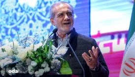 turkce siir okuyan pezeskiyana uyari iki turkce siir okumaktan sorun cikmaz 2BDLzclY