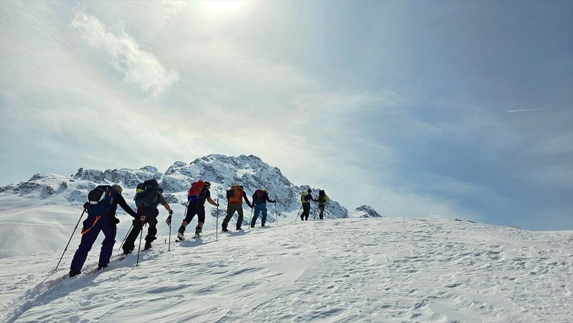 turkiyede guzel seyler de oluyor hakkari daglarinda turistler 2 Z14a2kq7