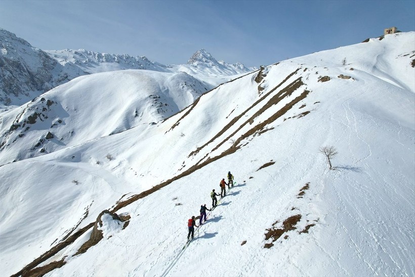 turkiyede guzel seyler de oluyor hakkari daglarinda turistler 3 9lqbDe5Q