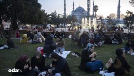 turkiyede iftar sofralari cumhurbaskani erdogan iftarda sehit aileleri ile bulustu yh1ZR9tr