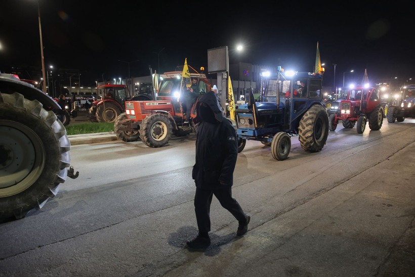 yunanistanda ciftciler traktorleriyle eylem yapti 1 4YpEgHNg