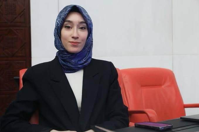 akp milletvekili rumeysa kadak mebi uygulamasini tanitti 0