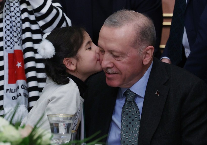 erdogana cocuklardan buyuk ilgi 0 SmmbdGZb
