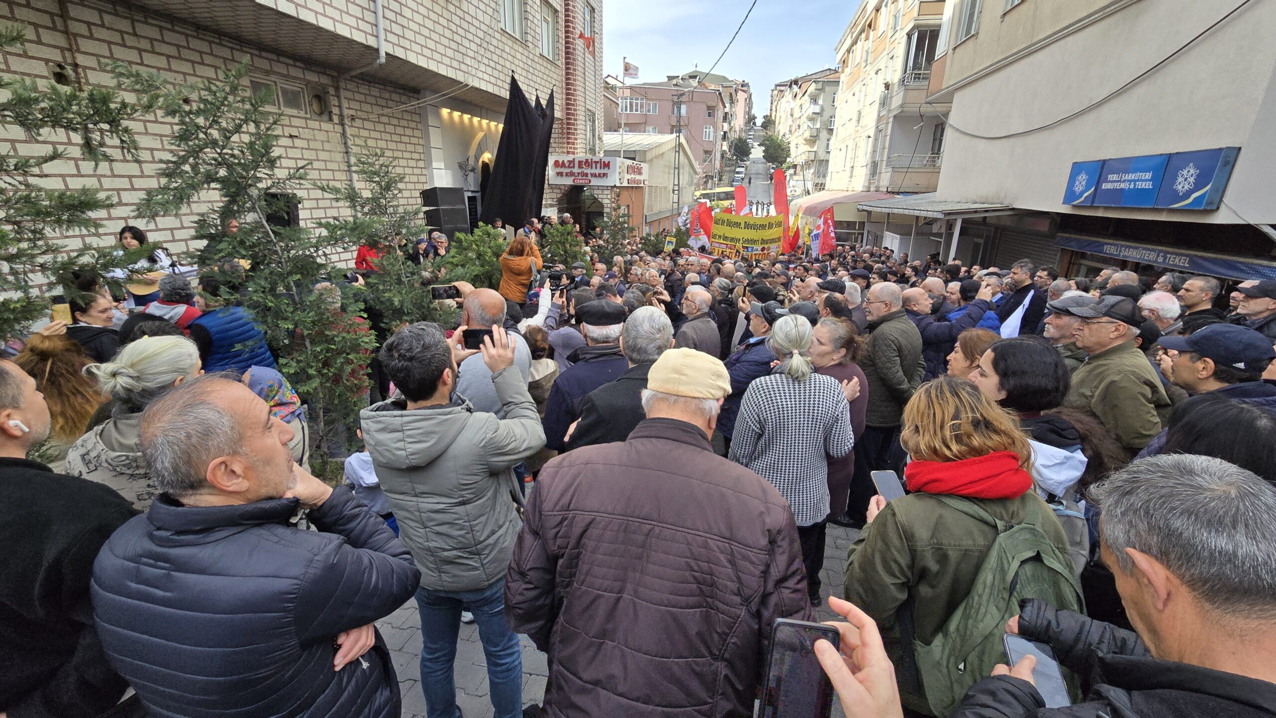 gazi mahallesi olaylarinin 30 yili cemevinde gulbankli acilis 2 nH7iOGqK